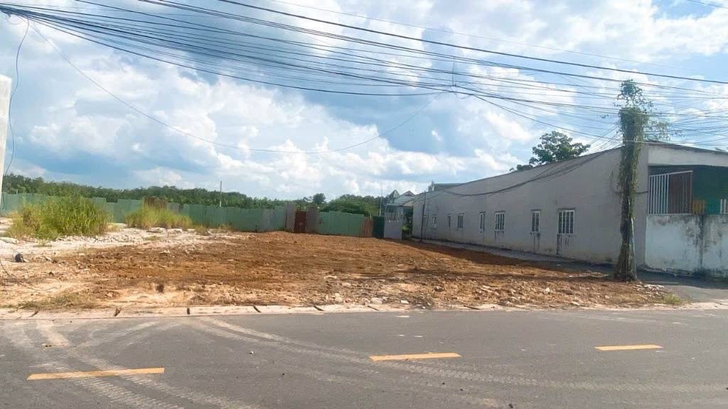 BÁN ĐẤT CHƠN THÀNH, BÌNH PHƯỚC, NẰM GẦN KCN BECAMEX, 300M2, GIÁ HƠN 500TR, CÓ SHR