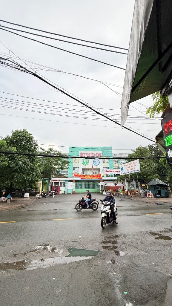 Nhà Hẻm 7m đường Chiến Lược, 72m2 ( 4 x 18 ) 4 Tầng 5PN 5WC, có nội thất vào ở ngay