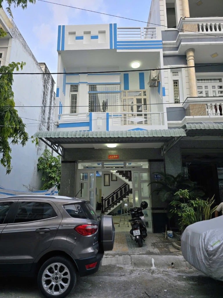 Ba em cần bán nhà 1trệt 1lầu Sổ Hồng Riêng,Giá 960triệu đang cho thuê 120tr/năm.