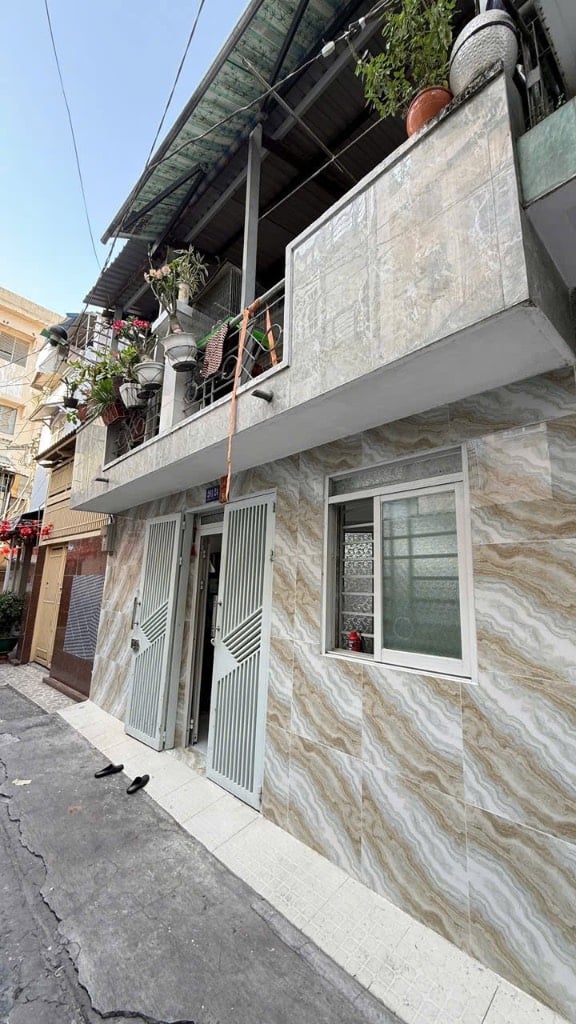 DƯƠNG BÁ TRẠC P1 Q8 – 5.8×9.5M (NỞ HẬU 6.1M) – 1T1L – 3PN – SÁT MT 10M – 5.68 TỶ TL