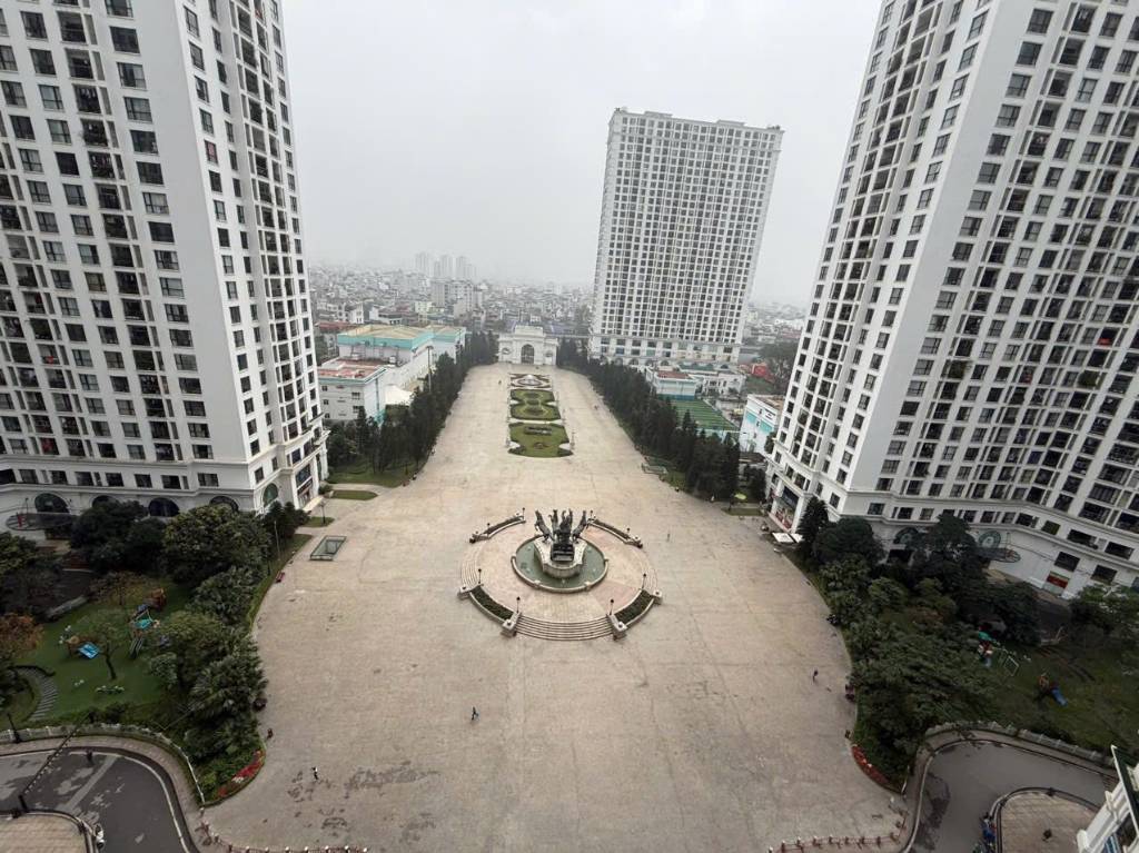 BÁN CĂN CHUNG CƯ ROYAL CITY. 180M2 - 3PN - 2WC.