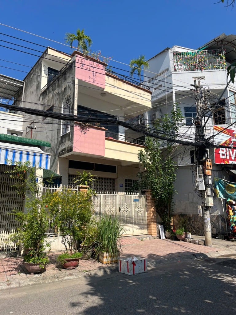 BÁN NHÀ 2MT ĐƯỜNG ĐỒNG NAI, TRUNG TÂM NHA TRANG, 3 TẦNG NGANG 5,5M, KINH DOANH ĐỈNH