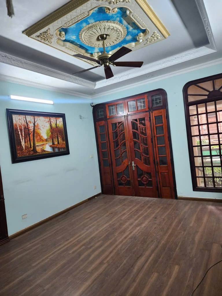 Cho thuê nhà Pháo Đài Láng Đống Đa, DT 100m2, vỉa hè ô tô, 5 tầng, giá 35 triệu