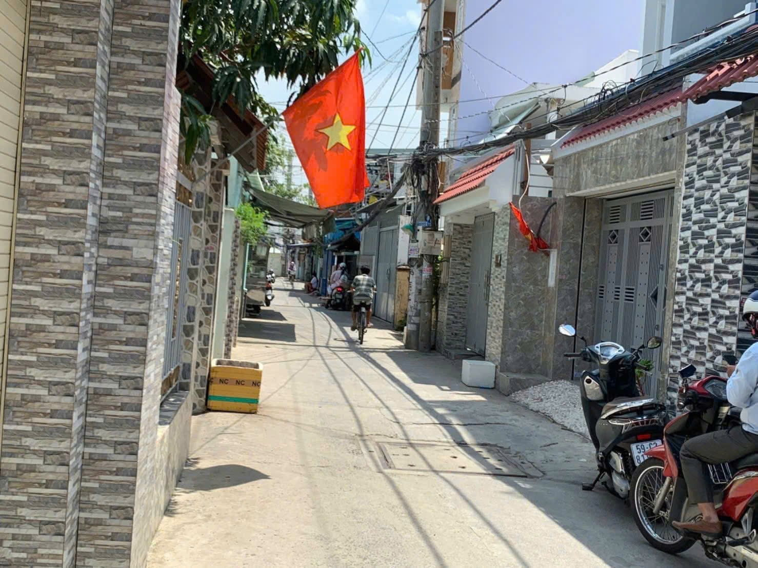 Bán nhà Huỳnh Tấn Phát Nhà Bè,  1 lầu 75m2, 4PN, gần Quận 7, giá 4,95 tỷ