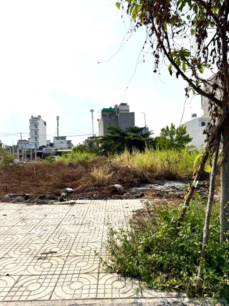 Bán lô đất mặt kênh thoáng mát 4 x 15,5 đường 6M Q12