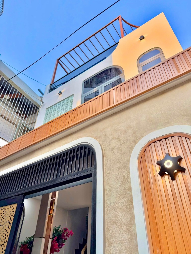 BÁN NHÀ NƠ TRANG LONG, BÌNH THẠNH, 3 TẦNG, 4PN, HXH, DT 64M2, NHỈNH 7 TỶ