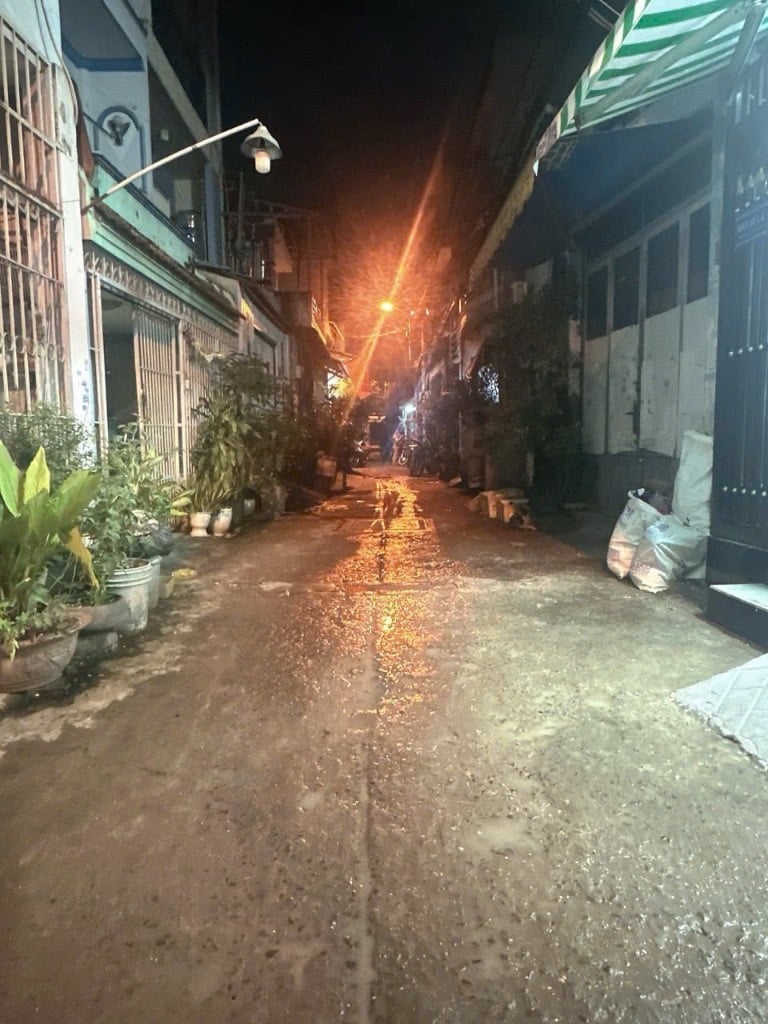 Nhà Phạm Thế Hiển SHR giá 1tỷ050tr có thương lượng gần giáo sứ Bình Thuận.Đang cho thuê 144tr/năm.