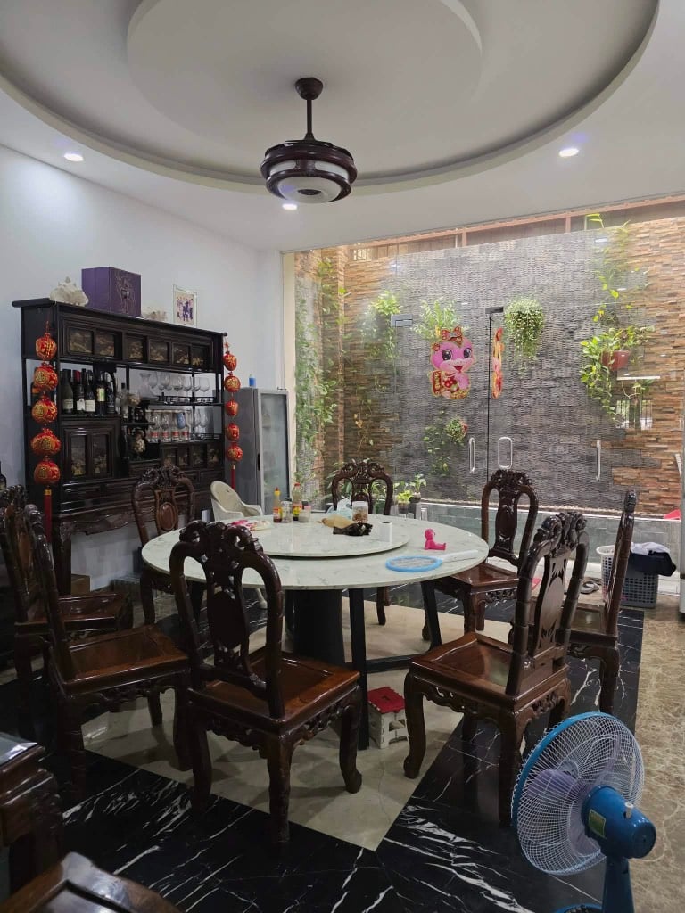 Bán biệt thự khu Tên Lửa, đường số 30, Bình Tân, 180m², 4 tầng, 10PN 10WC, mặt tiền, giá 28.5 tỷ