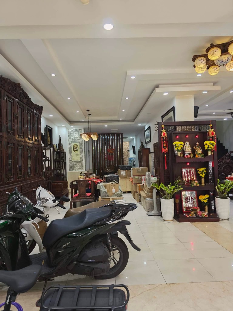Bán biệt thự khu Tên Lửa, đường số 30, Bình Tân, 180m², 4 tầng, 10PN 10WC, mặt tiền, giá 28.5 tỷ