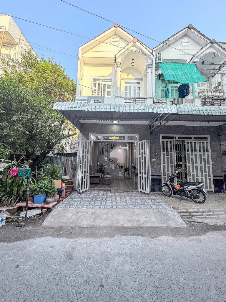 BÁN NHÀ QUẬN 8, GẦN KÝ TÚC XÁ ĐH SÀI GÒN, HẺM XE HƠI, GIÁ 990 TRIỆU BỚT LỘC