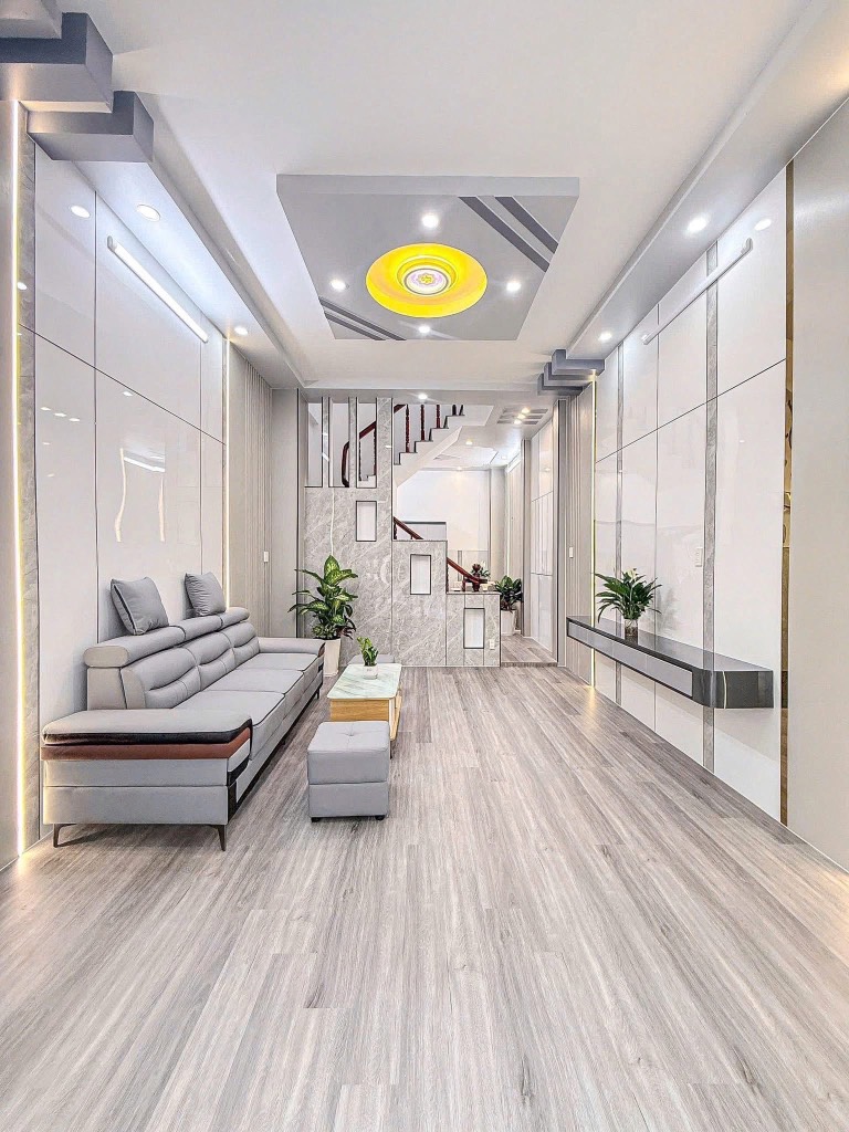 BÁN NHÀ QUẬN 8, GẦN KÝ TÚC XÁ ĐH SÀI GÒN, HẺM XE HƠI, GIÁ 990 TRIỆU BỚT LỘC