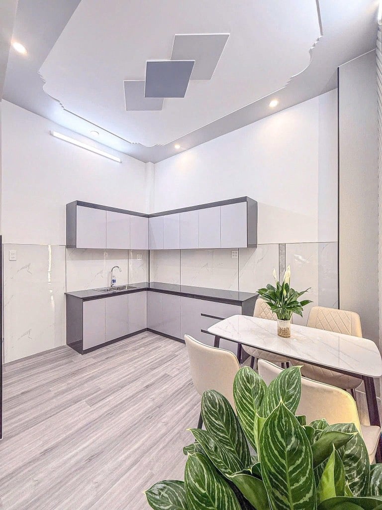 BÁN NHÀ QUẬN 8, GẦN KÝ TÚC XÁ ĐH SÀI GÒN, HẺM XE HƠI, GIÁ 990 TRIỆU BỚT LỘC