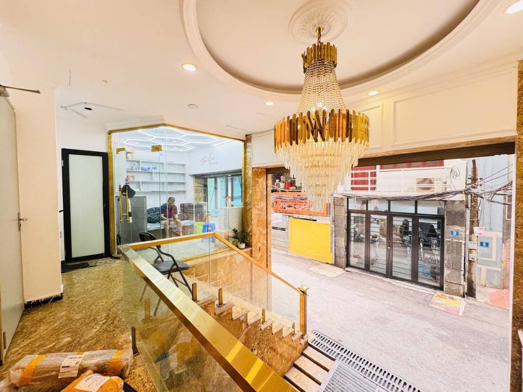 Bán tòa nhà CHDV Võ Chí Công - lô góc, 176m2 - 9 tầng 76 phòng gara ô tô, dòng tiền 5 tỷ/ năm