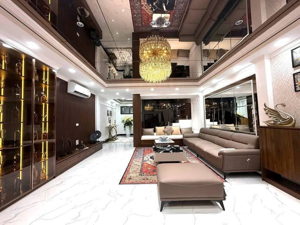 Bán nhà Hoàng Hoa Thám Ba Đình, dt 50m2, 6 tầng thang máy, 30m ra phố, giá 11.8 tỷ