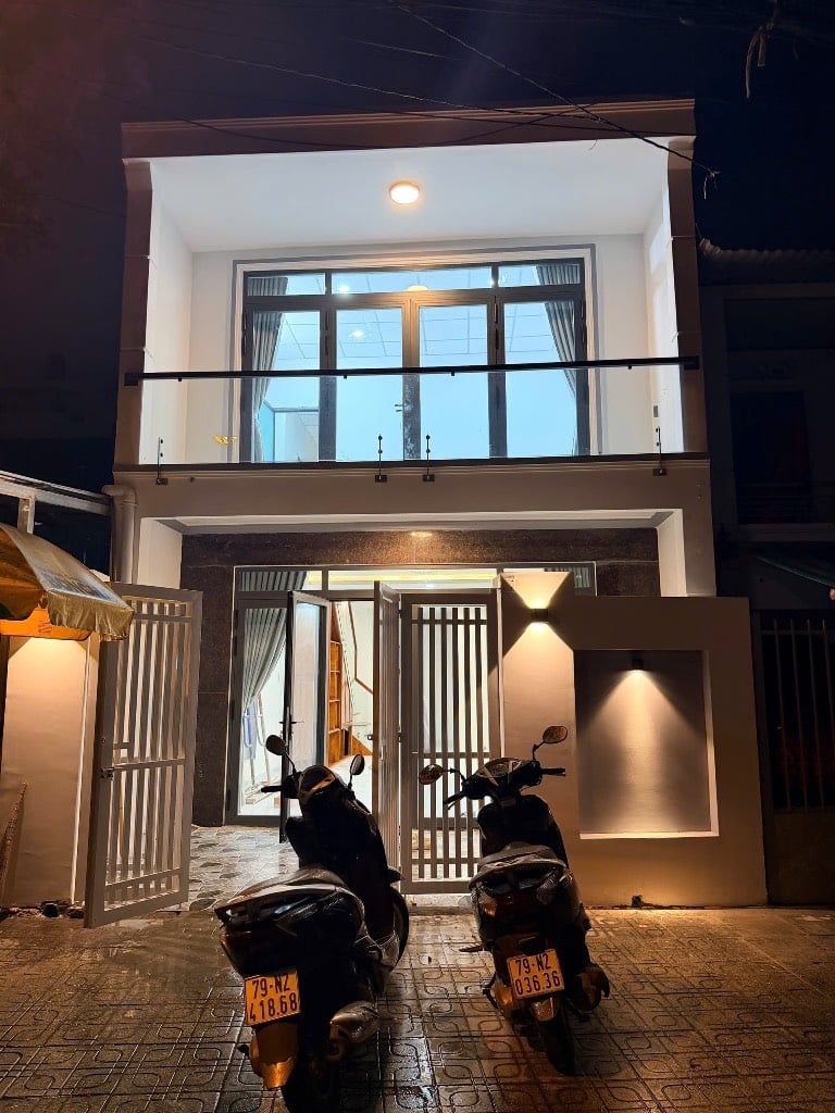 NHÀ MẶT TIỀN KD ĐG VẠN HÒA - CHỢ ĐẦM TP BIỂN NHA TRANG