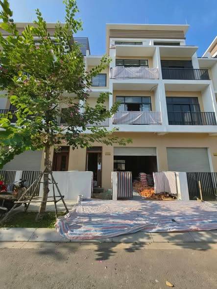 Bán nhà T&T Millennia City Long Hậu, dt 120m2, giá 5,18 tỷ full 100% , phía sau là Công Viên Lớn