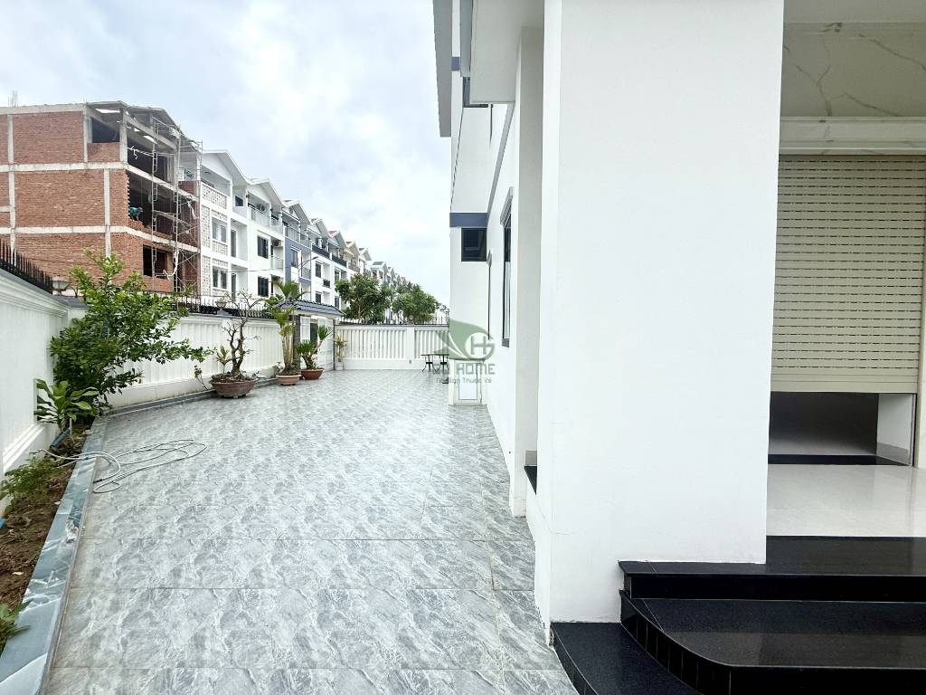CHO THUÊ NHÀ LIỀN KỀ VĨNH HÒA, NHA TRANG, GÓC 5 PHÒNG, FULL NỘI THẤT CÓ SÂN, GIÁ 35 TRIỆU/THÁNG