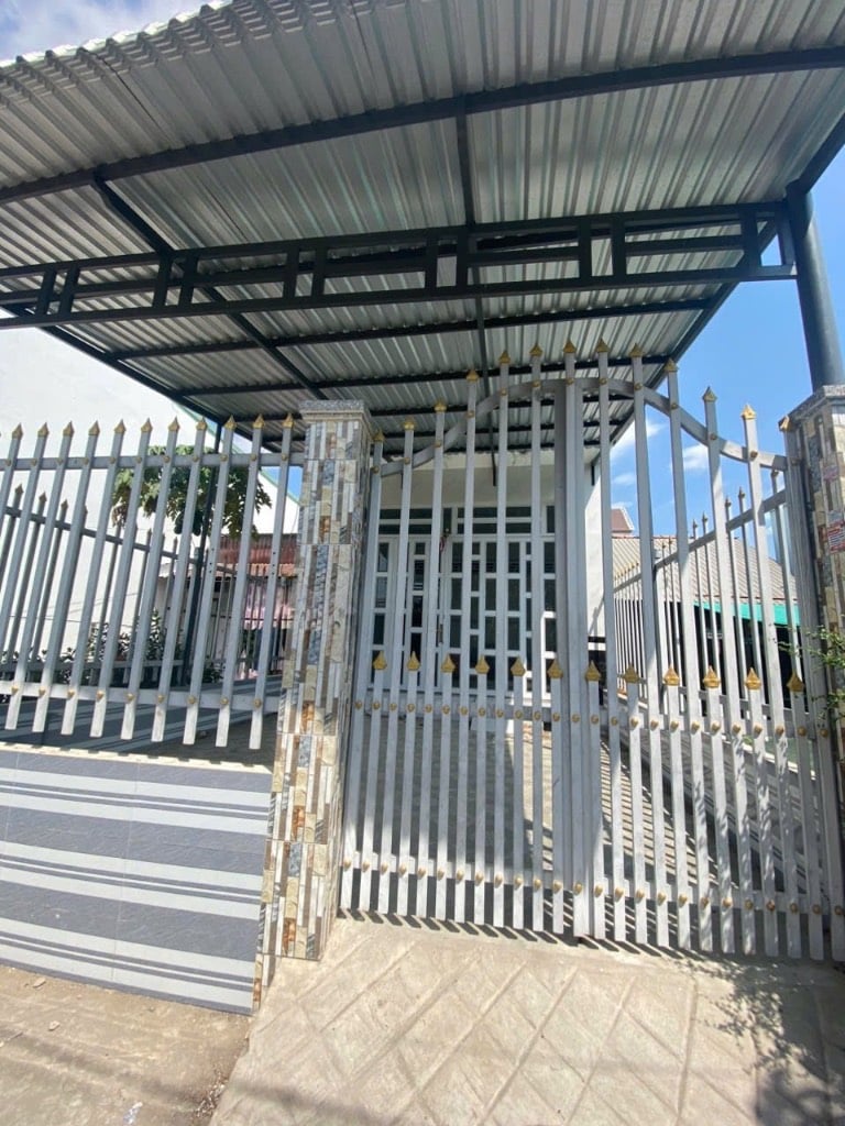 Bán gấp nhà Trần Hưng Đạo, Long Xuyên, sổ đỏ chính chủ, 125,3m2 tiện nghi đủ