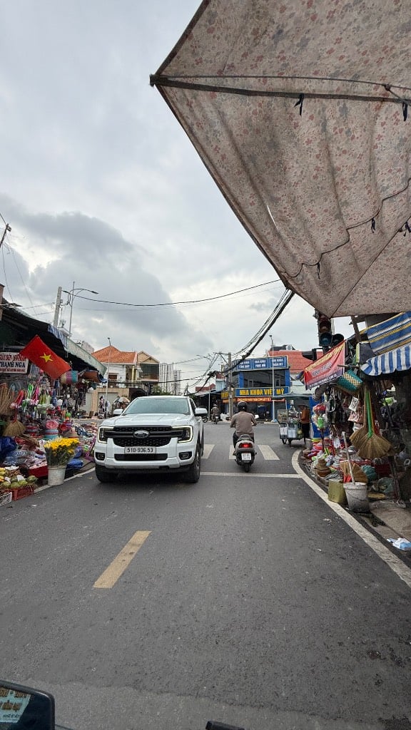 Bán tòa CHDV hẻm 574 đường Sinco, 225m2 ngang 6,4x36m, 6 tầng thang máy, 13 phòng thiện chí bán