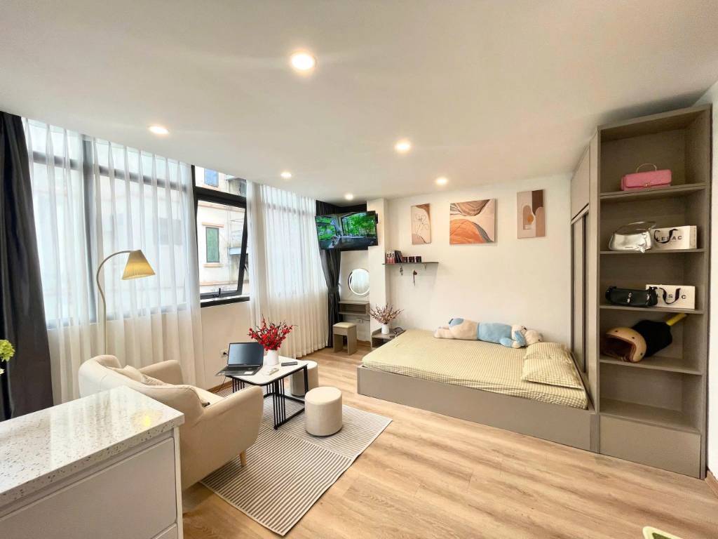 NGAY TẠI HOÀNG QUỐC VIỆT!! STUDIO DECOR SIÊU XINH FULL NỘI THẤT MỚI TINH, ÁNH SÁNG NGẬP TRÀN!