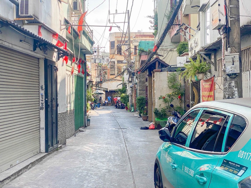 68M2 , NGANG GẦN 6M - SÂN ĐẬU Ô TÔ - CÓ PHÒNG TRỆT
GẦN ÂU CƠ - LẠC LONG QUÂN