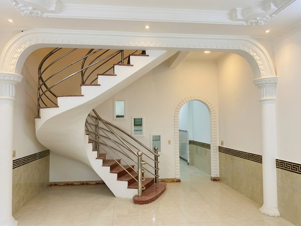 Nhà gần Luỹ Bán Bích - DT 55m2 - hẻm xe hơi thông - chỉ có 6 đồng hơn!!
