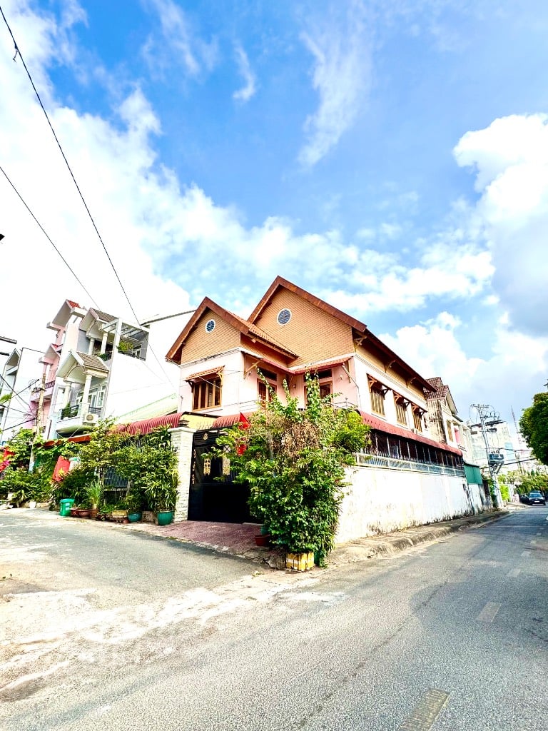 BIỆT THỰ GÓC 2 MẶT TIỀN - LÊ VĂN VIỆT, THỦ ĐỨC - 207M2 (10x20.7) - CHỈ 18.2 TỶ