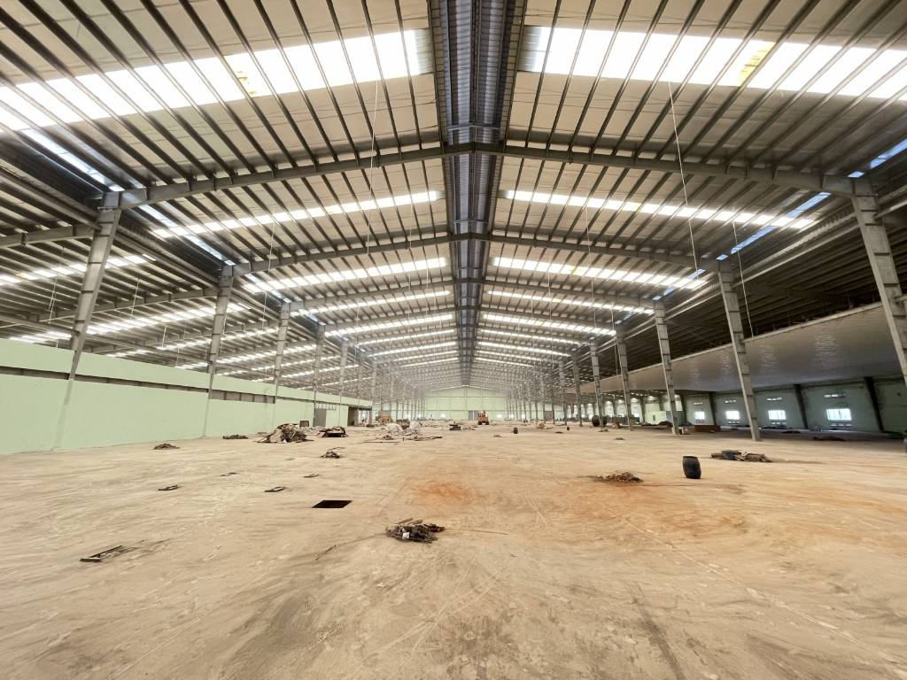 BÁN NHÀ XƯỞNG KHU CHẾ XUẤT TÂN THUẬN, QUẬN 7, DT 7100M2, CÓ 6 NHÀ XƯỞNG, GIÁ 68 TỶ