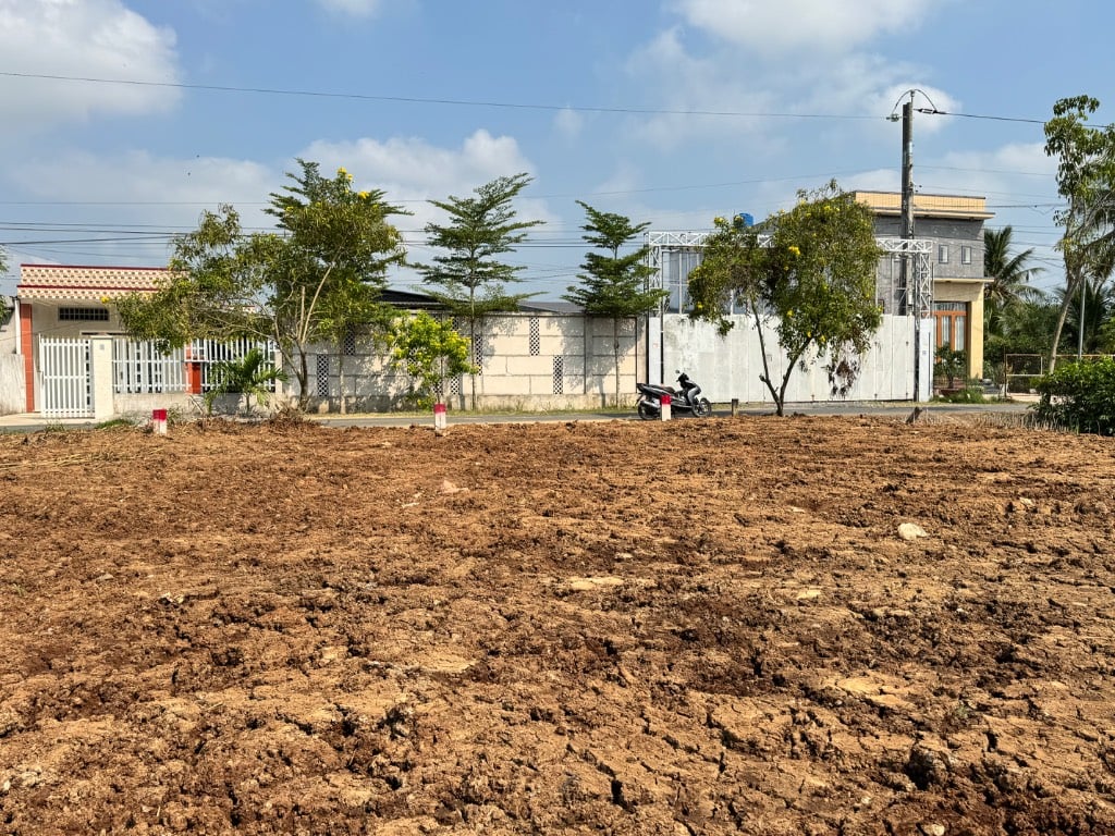 Mặt tiền buôn bán - Gần chợ, khu công nghiệp - Đất ko mồ mã, ko quy hoạch