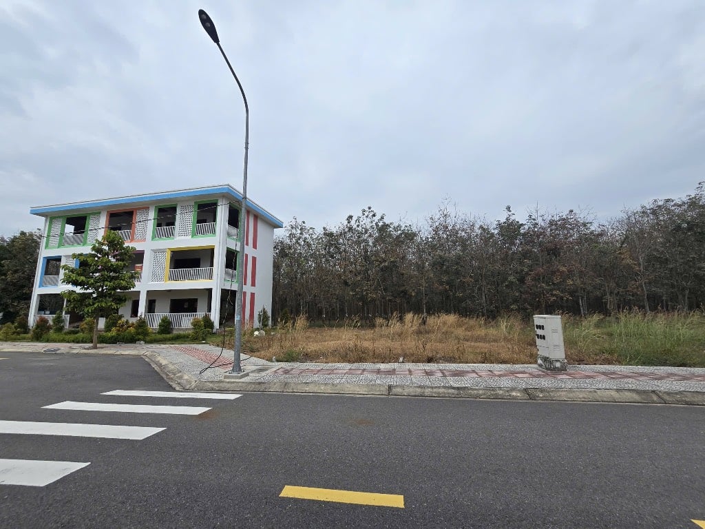Bán đất Phú Giáo Bình Dương, cạnh KCN, 300m² giá chỉ từ 680 triệu, xây trọ được liền