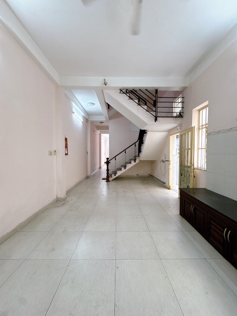 Bán nhà hẻm xe hơi Lê Thị Riêng Quận 1, Diện tích 99m2 giá 26.5 tỷ