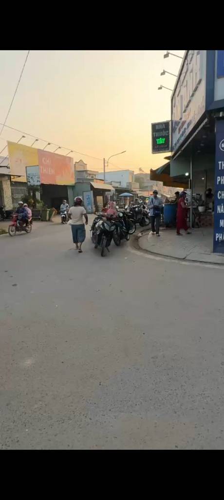 Bán 2 căn nhà liền kề ngang 12m, mặt tiền chợ Nguyễn An Ninh, An Ninh Đông, Đức Hòa