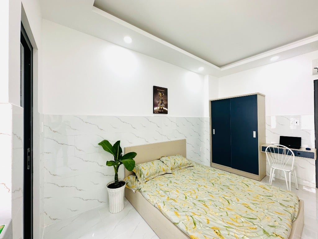 Cho thuê căn hộ ban công rộng rãi gần Hàng Xanh, đường Xô Viết Nghệ Tĩnh, quận Bình Thạnh