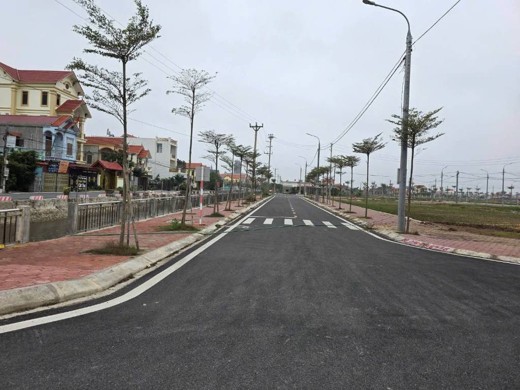 Bán gấp lô góc , mặt tiền đẹp giá chỉ hơn 1 tỷ/lô