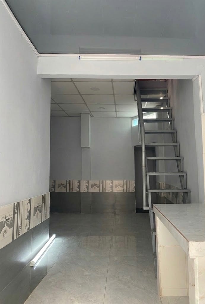 Dòng tiền 240tr/năm; 4 phòng cho thuê; 74m2 cách MT 80m; ngay chi cục thuế