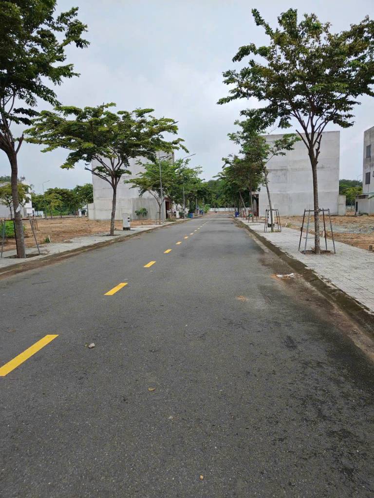 Bán lô đất Vĩnh Tân, đối diện Vsip 2 Bình Dương, vị trí đẹp, sổ sẵn, giá còn thương lượng