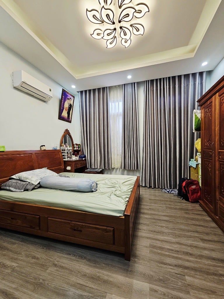 NHÀ 3 TẦNG TRƯỜNG THỌ – SÂN ĐẬU Ô TÔ – GẦN PHẠM VĂN ĐỒNG & XA LỘ HÀ NỘI – CHỈ 6.9 TỶ (2B.82)
