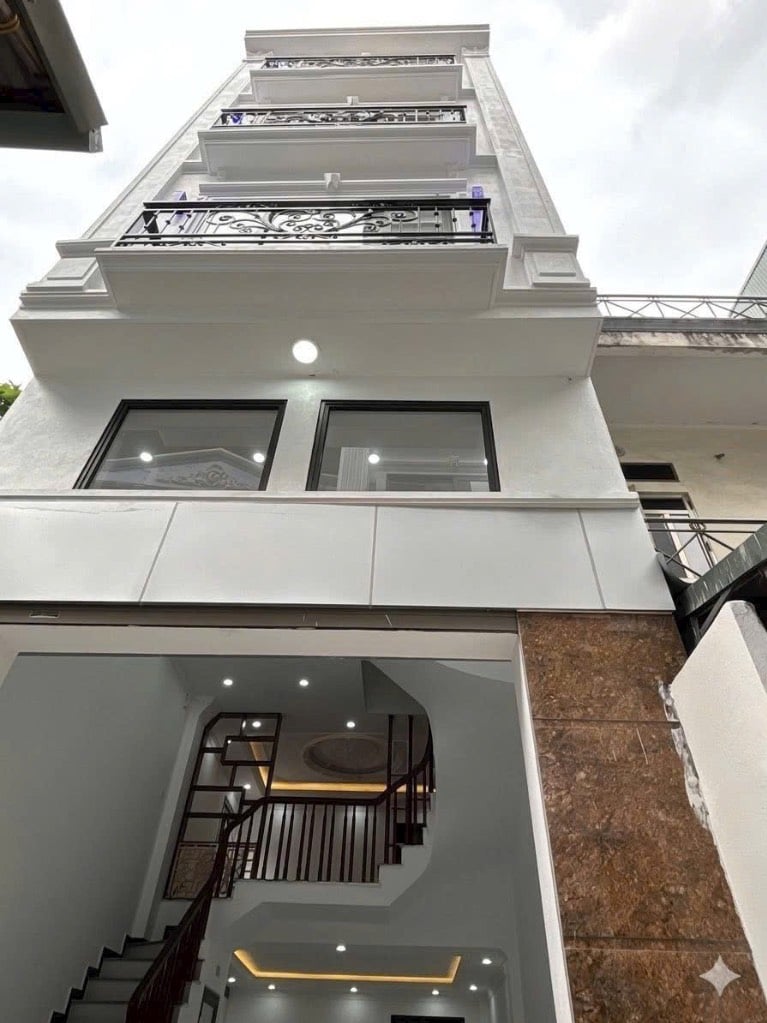 Bán nhà Ngọc Hồi gần tổ hợp ga Ngọc Hồi DT52m* 5 Tầng lô góc nhà mới full nội thất.