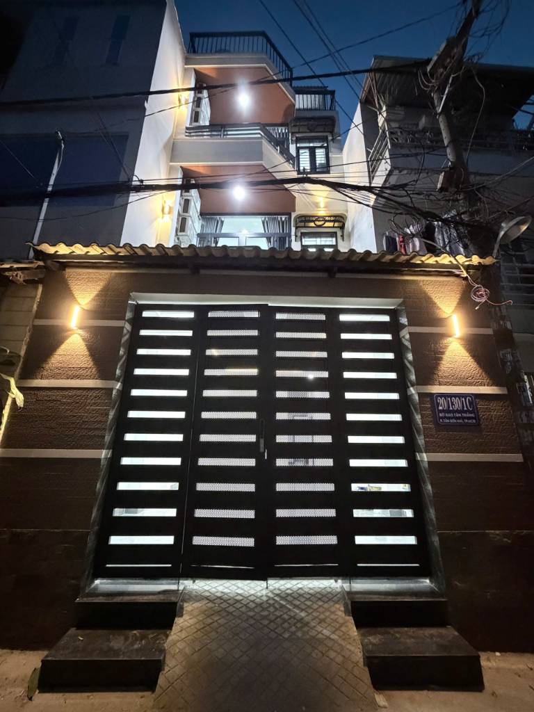 Bán nhà mặt tiền đường Thành Thái Quận 10, DT 4x18m, 3 lầu, giá 27 tỷ