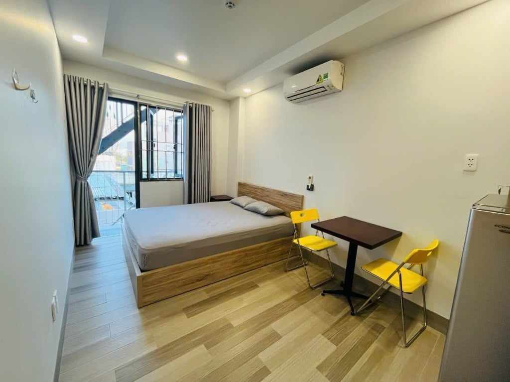 Căn hộ ban công riêng giá cực mềm ngay Ngã Tư Hàng Xanh, gần sát Quận 1