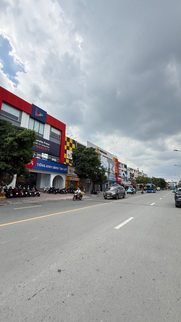 Bán Nhà Mặt Tiền đường số 17A đối diện AEON MALL, 100m2 ( 5 x 20 ) 4 Tầng 5PN 4WC, vị trí đẹp