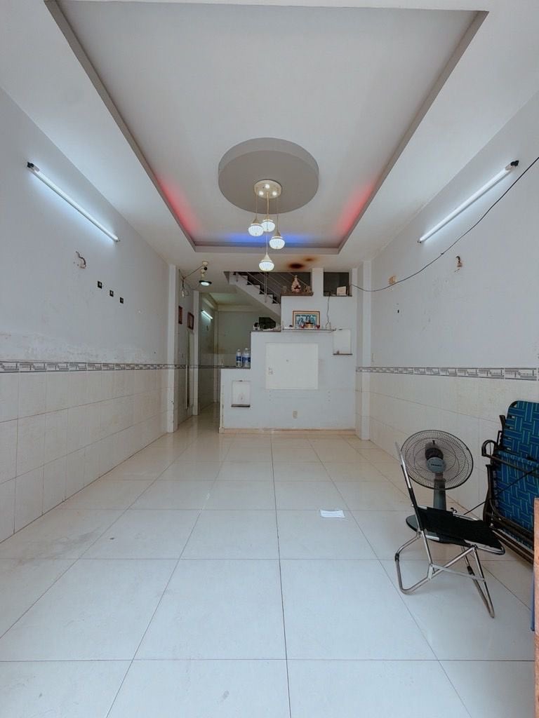 Nhà 2 tầng ngay đại học Marketing; 37m2 hẻm yên tĩnh; thích hợp cho thuê; cách HXH 40m
