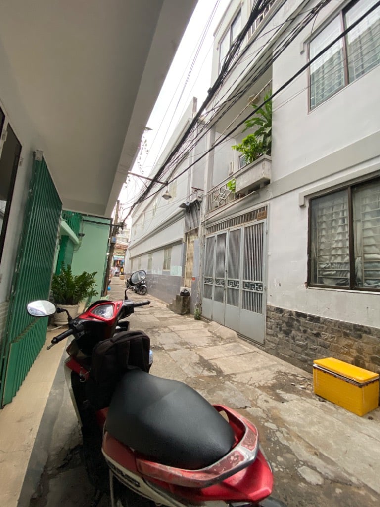 Dòng tiền 300tr/năm; nhà 2 tầng 4PN ngay KDC Nam Long; cách HXH 20m; không quy hoạch