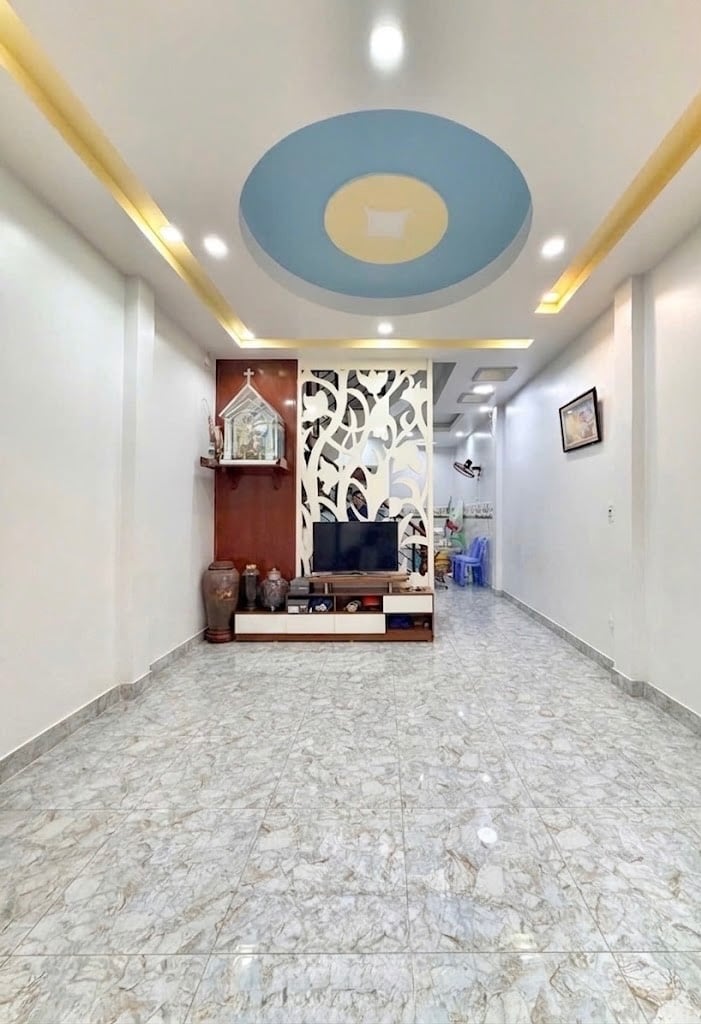 Nhà 2 tầng trung tâm Quận 7; liền kề Him Lam; ngang 4m đúc BTCT; cách HXH 40m