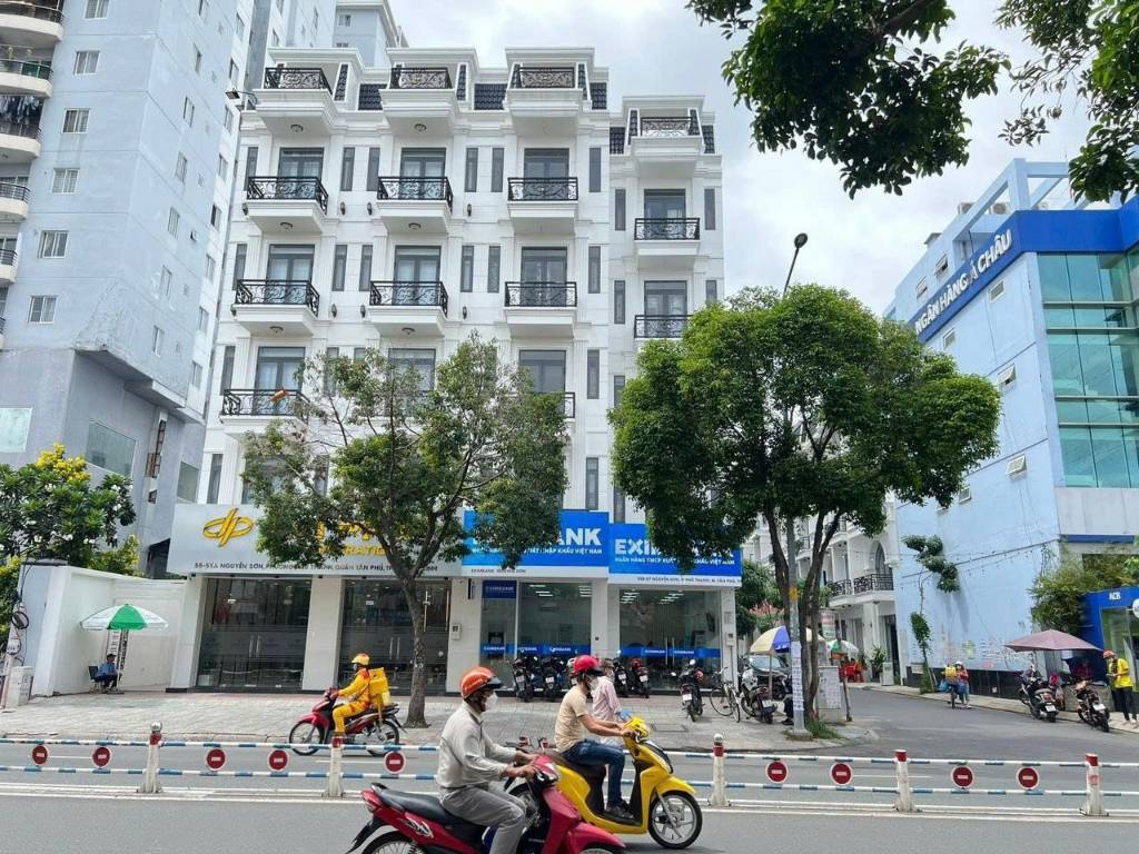 Bán Tòa Nhà Nguyễn Sơn, DT: 8x22,7m, 6 Tầng, HĐT:120tr/th, Giá bán: 56 tỷ TL