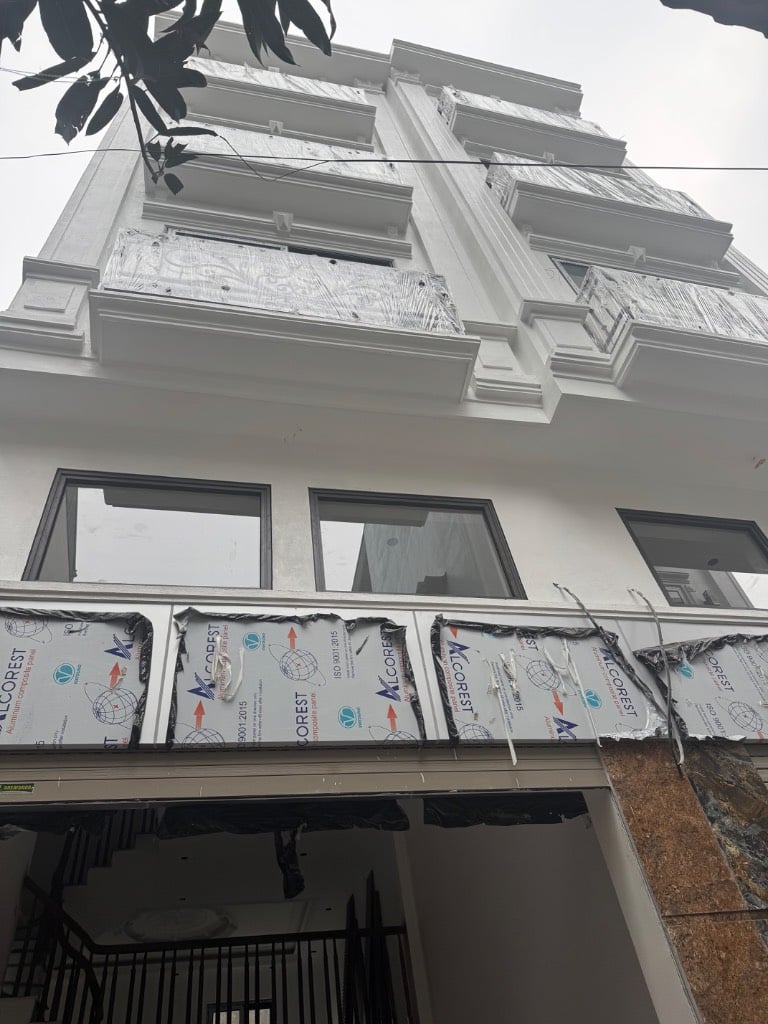 BÁN NHÀ 373 Ngọc Hồi gần trung tâm Thương mại Thanh Trì DT35M*5 Tầng* Giá 7.3 Tỷ. Nhà đẹp gần phố.