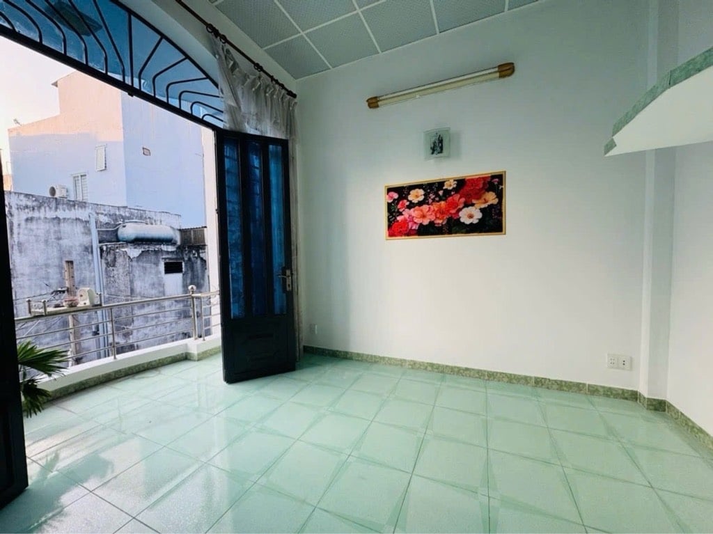 Nhà 2 tầng liền kề UBND Phú Thuận; 67m2 ngang 4m; cách HXH 90m; liền kề Phú Mỹ Hưng