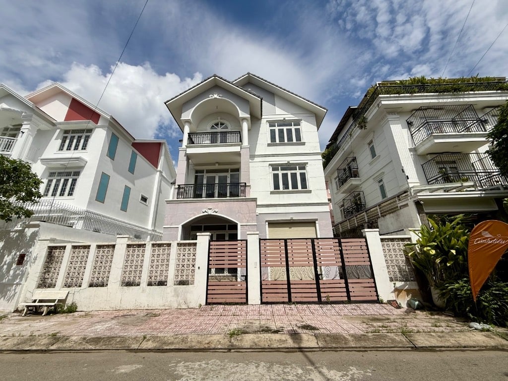 BÁN BIỆT THỰ ĐƯỜNG LIÊN PHƯỜNG, QUẬN 9 - 270M2 - KHU BIỆT THỰ SÁT VÁCH GLOBAL CITY - GIÁ 28.999 TỶ