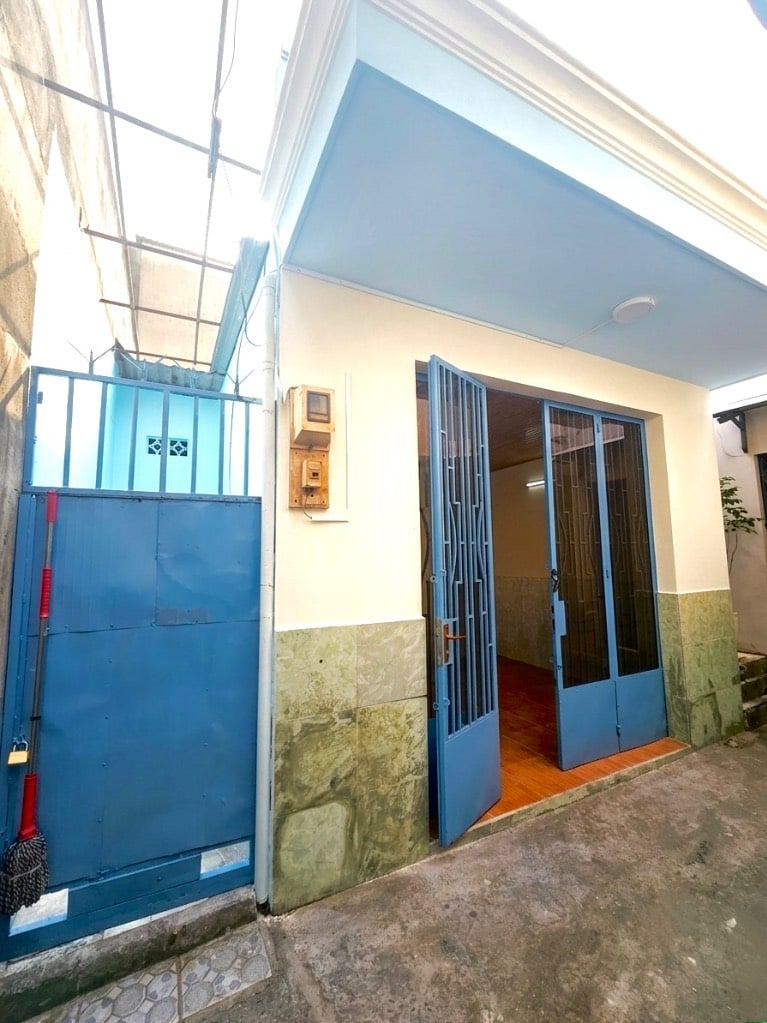 Hàng hiếm, bán nhà Trần Thanh Mại Bình Tân, DT 40m2 ngang to 5m, hơn 2 tỷ xíu