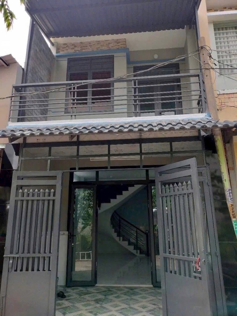Bán nhà riêng xã Quy Đức Bình Chánh, DT 85m2 sổ hồng riêng giá rẻ